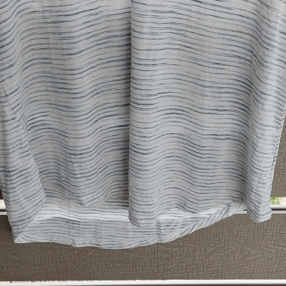 Set‎ of 2 Old Navy tee-shirt Size Medium - Picture 8 of 10